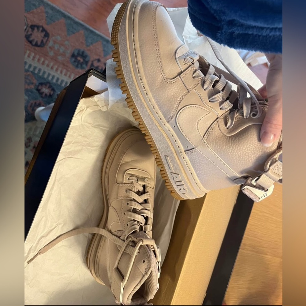 Nike W AF1 HI UT 2.0 in Fossil Stone and Pearl White